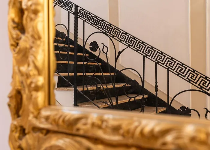 Decimo Meridio- At Spanish Steps- 4*